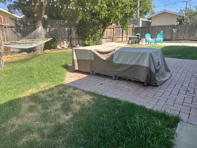 Building Photo - READY NOW! 3+1.5 City of Tehachapi - **SOL...