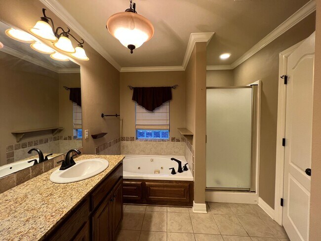 Building Photo - Gated Community close to Barksdale Air For...