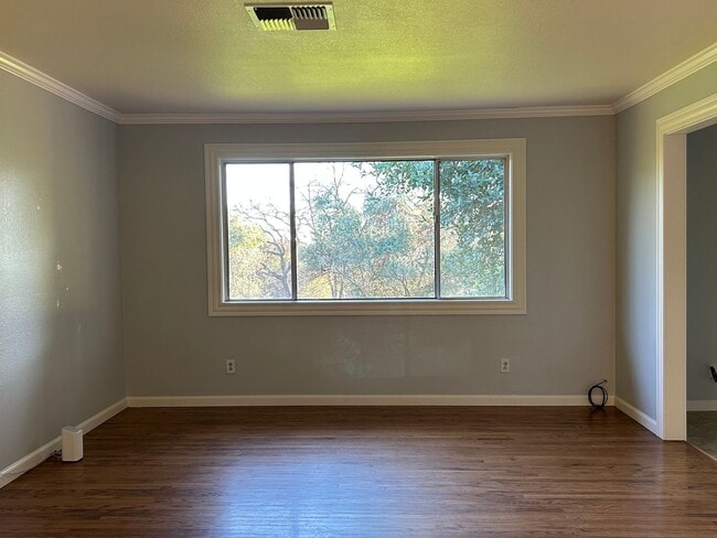 Building Photo - 120 Bessie Ln