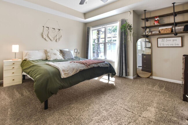 Building Photo - Pet Friendly Three Bedroom with Pool!