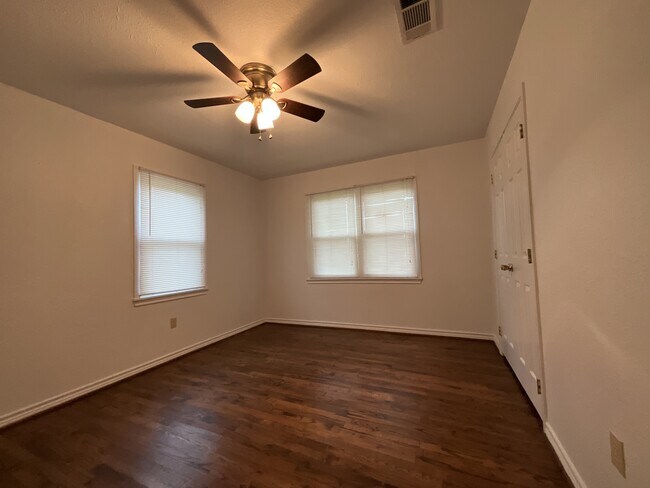 Building Photo - 1154 FM 1395