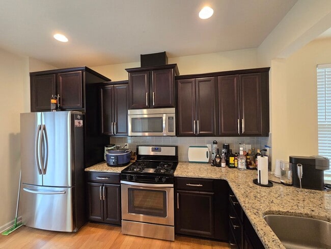 Building Photo - Thompson Ridge Gem!