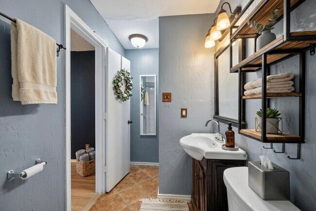Building Photo - 3109 Sondra Dr