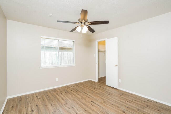 Building Photo - 12011 Pecan Meadow Dr