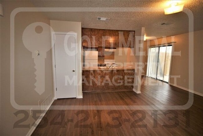 Building Photo - 3709 Hereford Ln