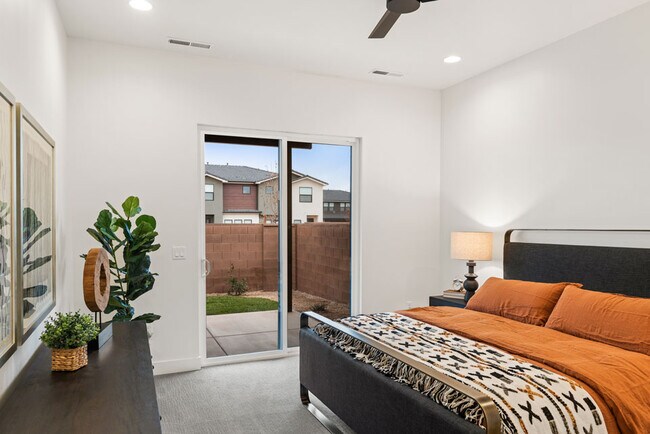 Building Photo - 2823 E Snowberry Dr