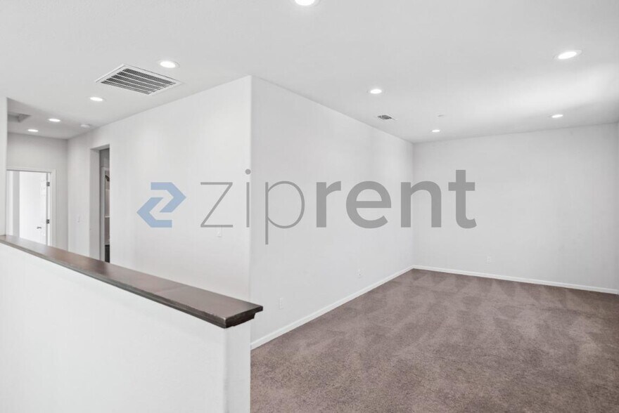 Building Photo - Unit