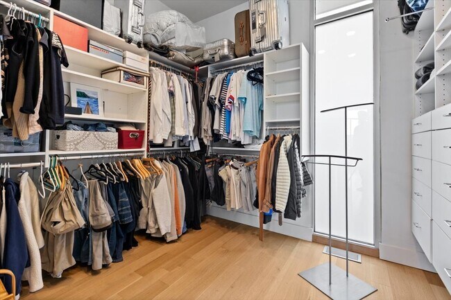 Building Photo - 1823 W Race Ave