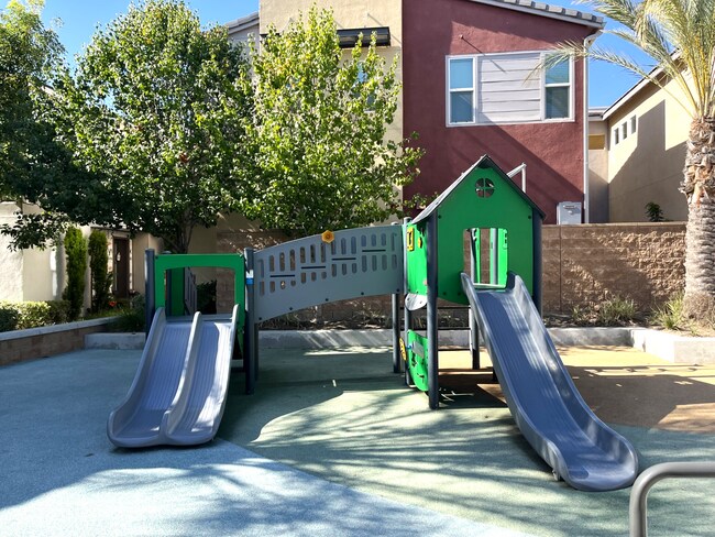 Building Photo - 3 bed, 2.5 bath located in Rancho Cucamonga!