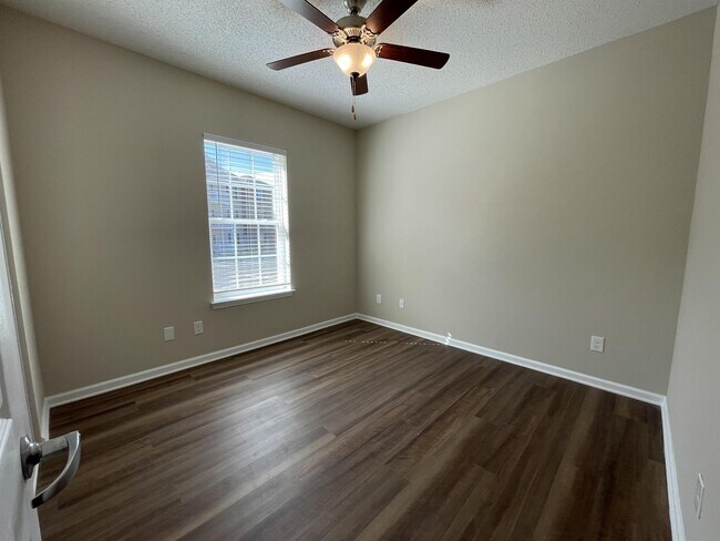Building Photo - 156 Millstone Rd