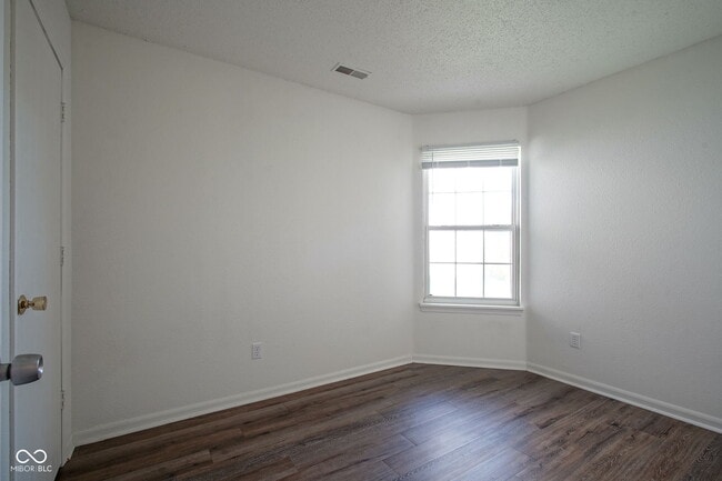 Building Photo - 1723 Farm Meadow Dr