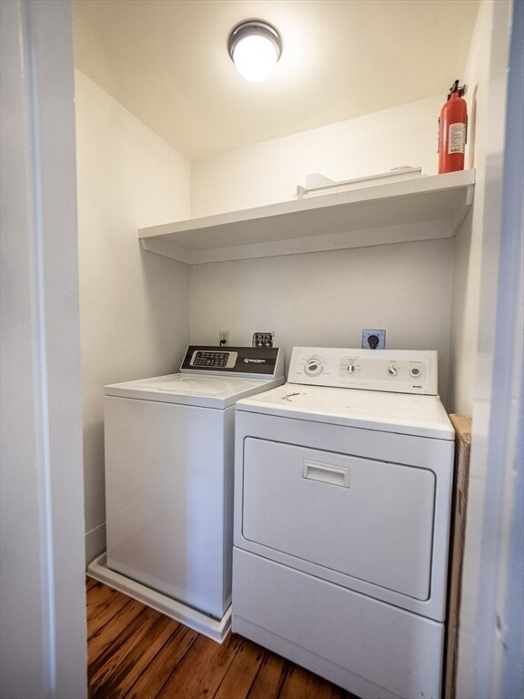 Building Photo - 12 Adella Pl