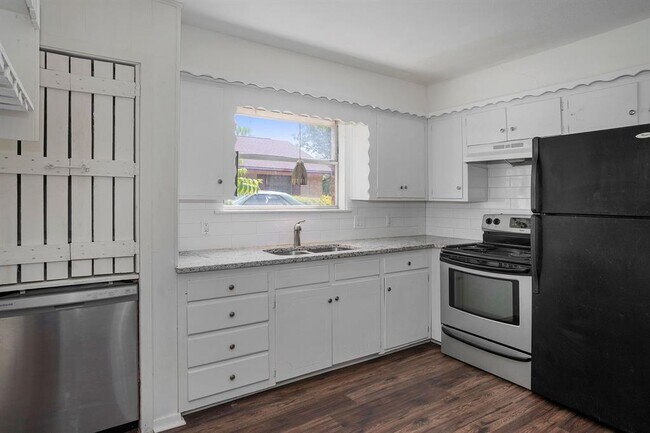 Building Photo - 405 Steeple Ridge Rd