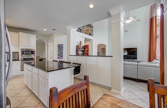 Building Photo - 26427 Sagewood Forest Dr