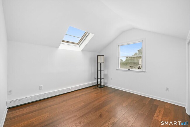 Building Photo - 18 Windy Knolls