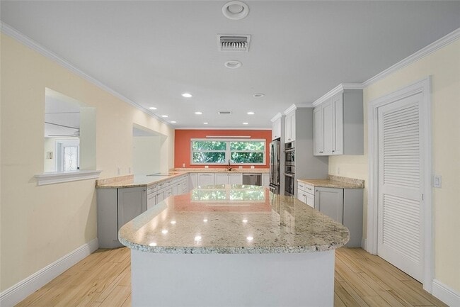 Building Photo - 500 Gardenia Ln
