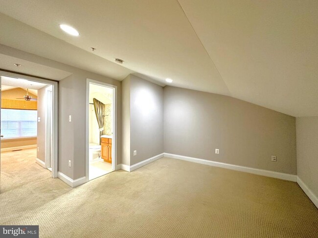 Building Photo - 11837 Regents Park Dr