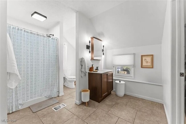 Building Photo - 3915 John Ave