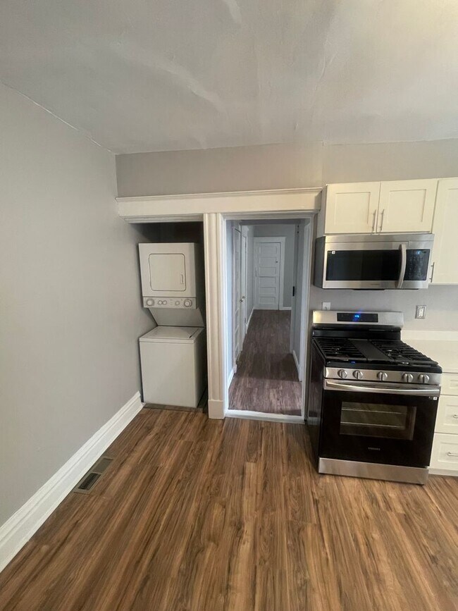 Building Photo - Coming Soon! One Bedroom Apartment with Wa...