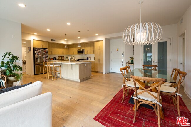 Building Photo - 4240 Laurel Canyon Blvd