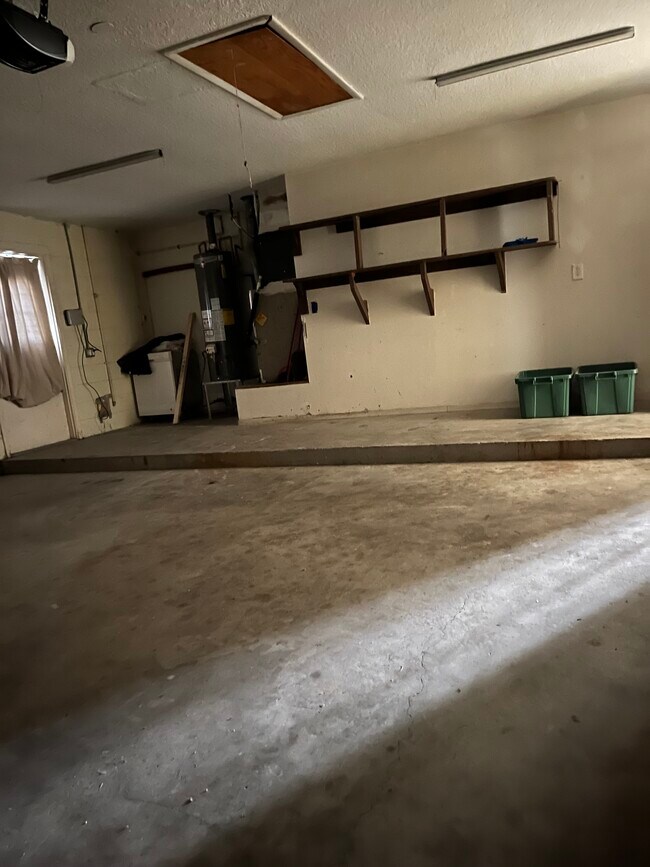 Building Photo - 325 Redwing Way