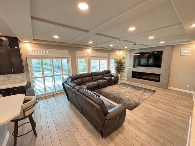 Building Photo - Contemporary 4Bed/3Bath/3 Car/+ Loft -residence located in the Silverado Ranch area
