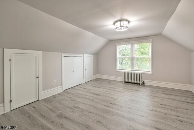 Building Photo - 204 Forest St