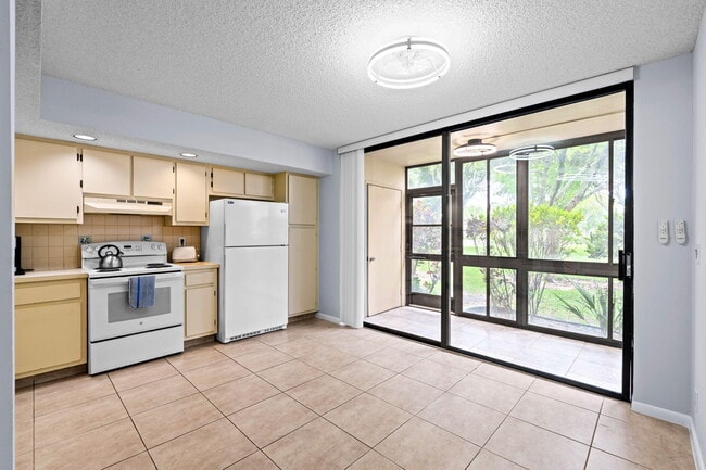 Building Photo - 5310 Las Verdes Cir