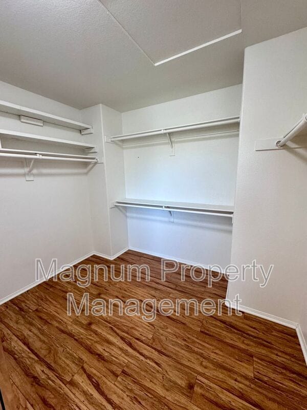 Building Photo - 38090 Sherwood St