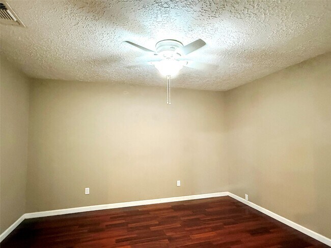 Building Photo - 4923 Kentwalk Dr