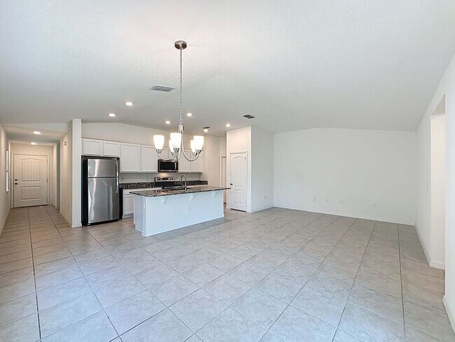 Building Photo - LIKE NEW HOME IN PRESERVATION POINT, Davenport