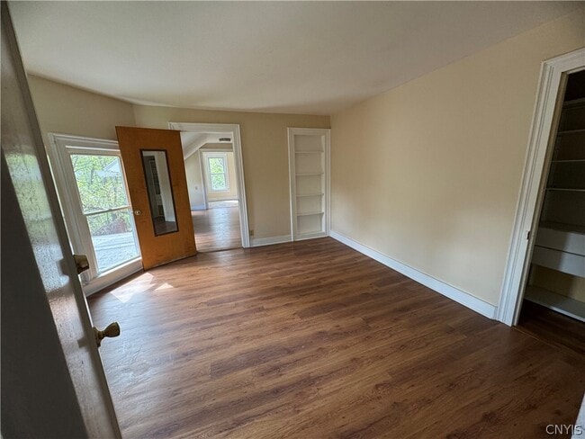 Building Photo - 1714 Valley Dr
