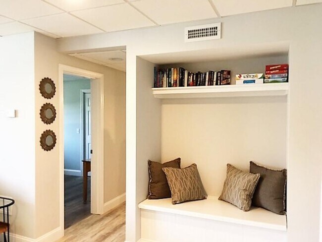 Building Photo - 34 Elizabeth Rd