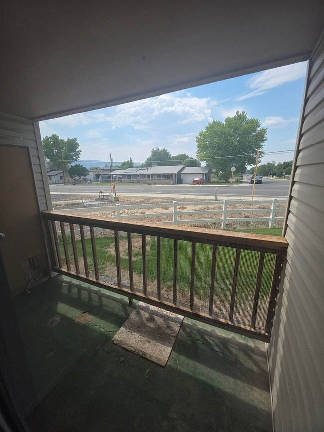 Building Photo - 3 Bedroom Apartment in FRUITA!!!