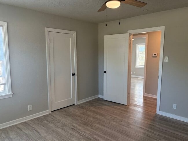 Building Photo - 5962 Belarbor St