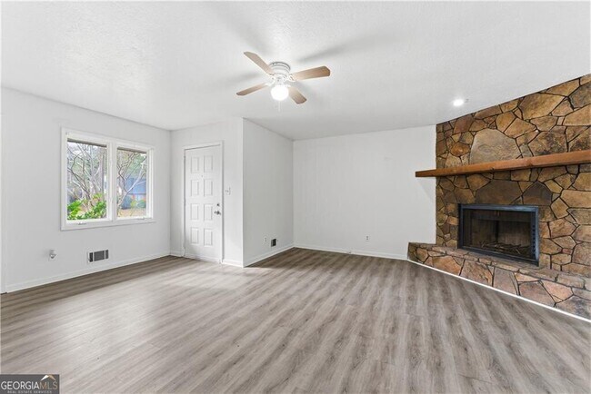 Building Photo - 2130 Fieldstone View Ct SE
