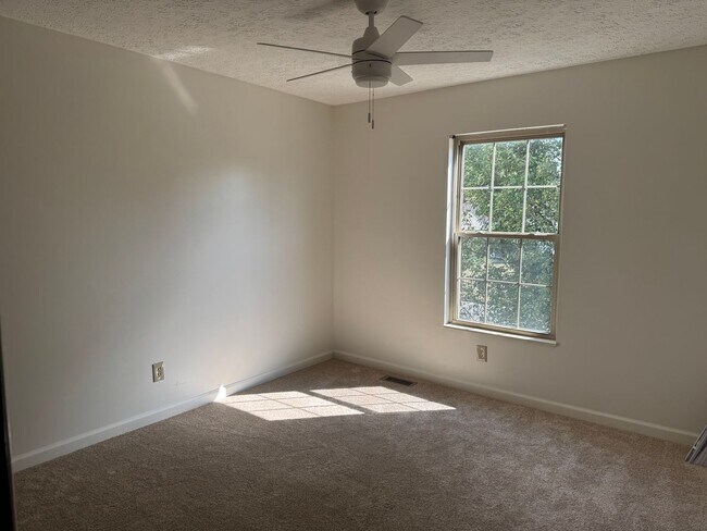 Building Photo - 4 Bedroom, 2.5 Bathroom Single Family Home...
