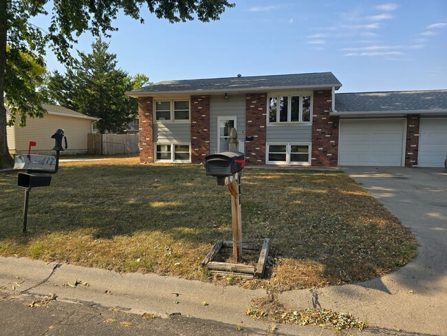 Primary Photo - 4 bedroom, 2 Bathroom Home located in Wood...