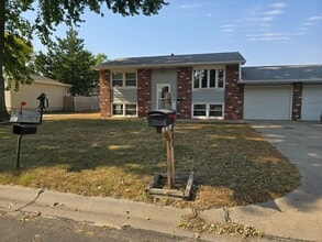 Building Photo - 4 bedroom, 2 Bathroom Home located in Wood...