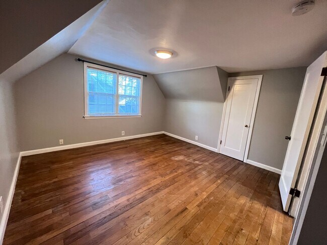 Building Photo - Recently Updated 2 Bedroom Home with Fence...