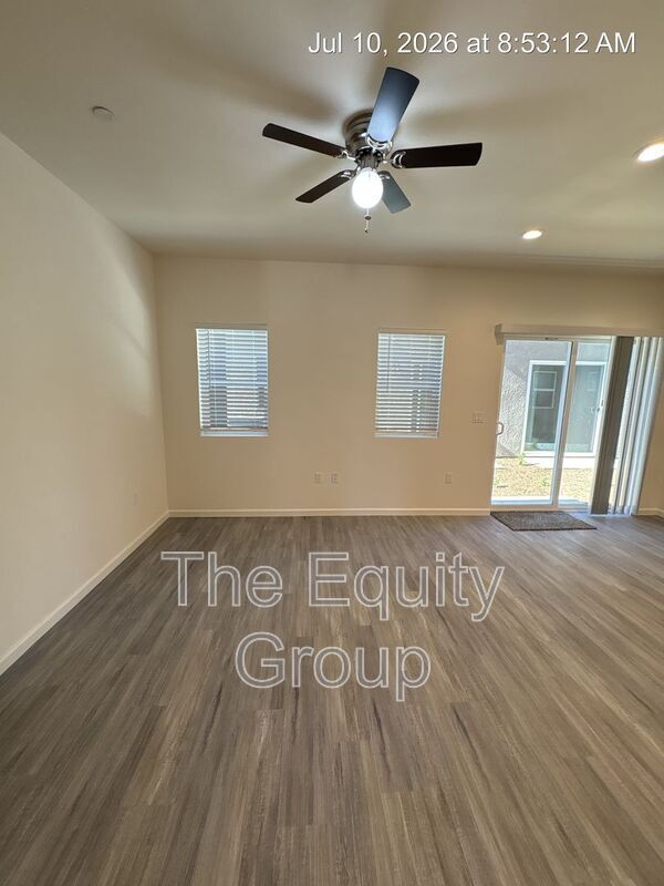Building Photo - 725 S Pinkham St