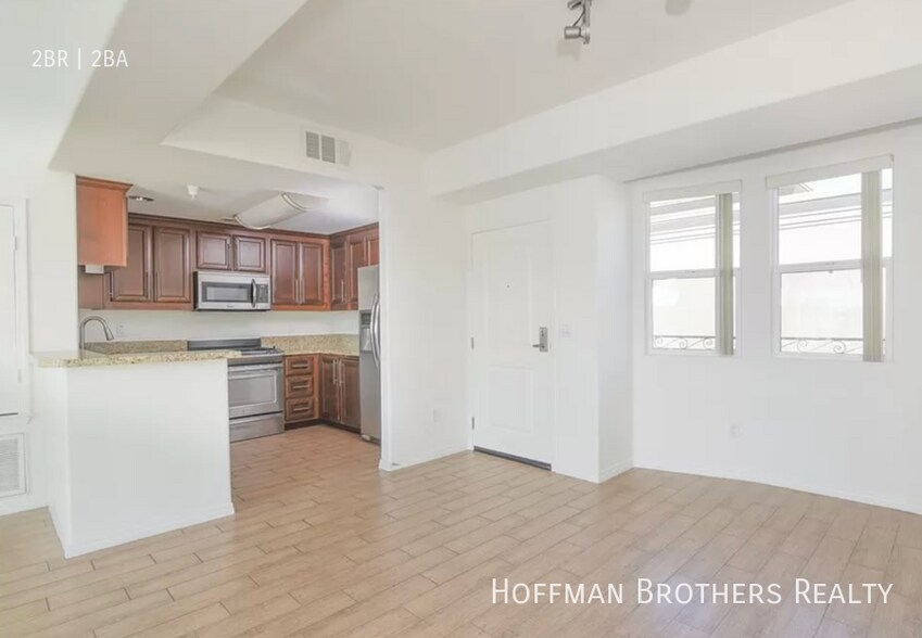 Building Photo - 11925 Kling St