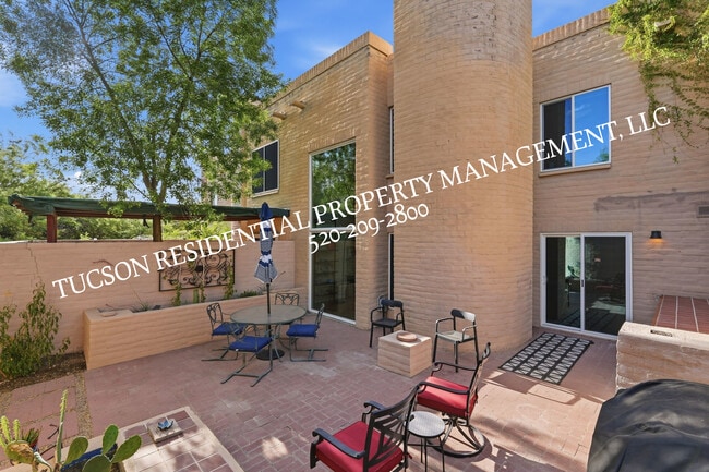 Building Photo - 2824 E Sierra Vista Rd