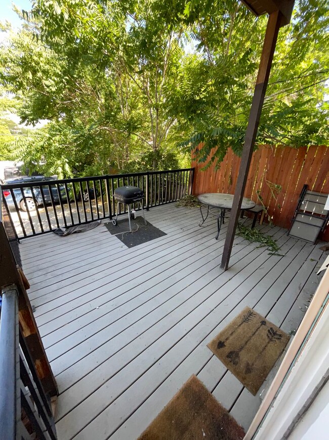 Building Photo - Must See Two Bedroom in SLC Avenues! $1695
