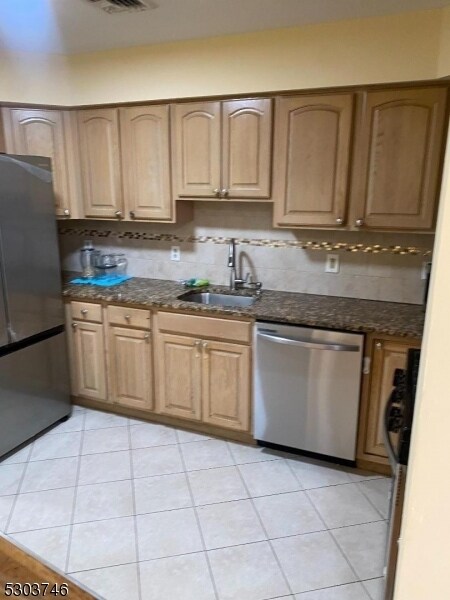 Building Photo - 633 Magnolia Ave