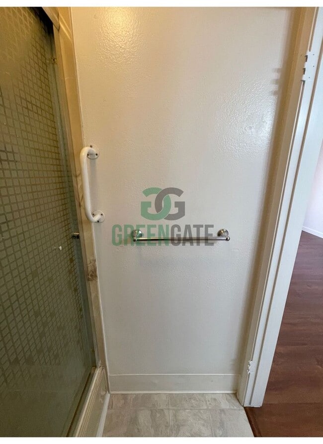 Building Photo - 3 BEDROOM 2 BATH HOME MOVE IN READY IN MODESTO!