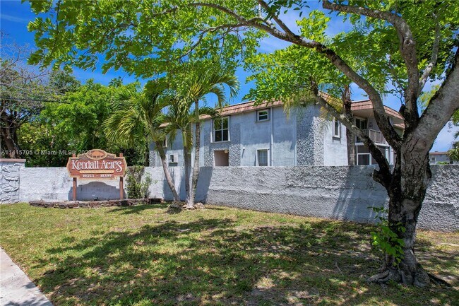 Building Photo - 10385 N Kendall Dr