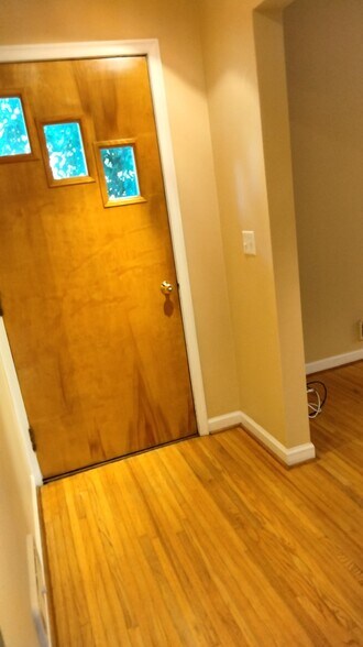 Foyer - 2164 Westfall Rd
