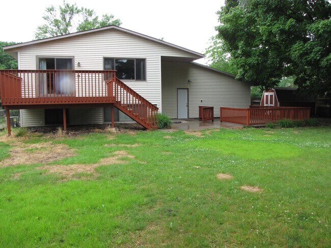 Building Photo - Great location *4Bed*2Bath home in Cottage Grove. Avail NOW.