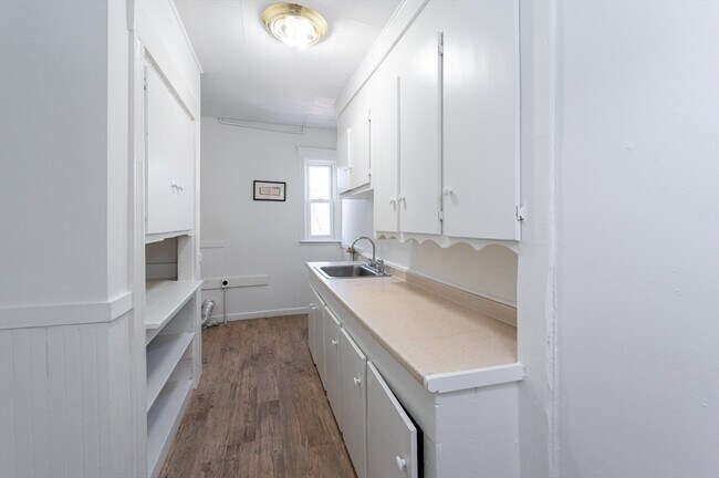 Building Photo - 26 Wilson St